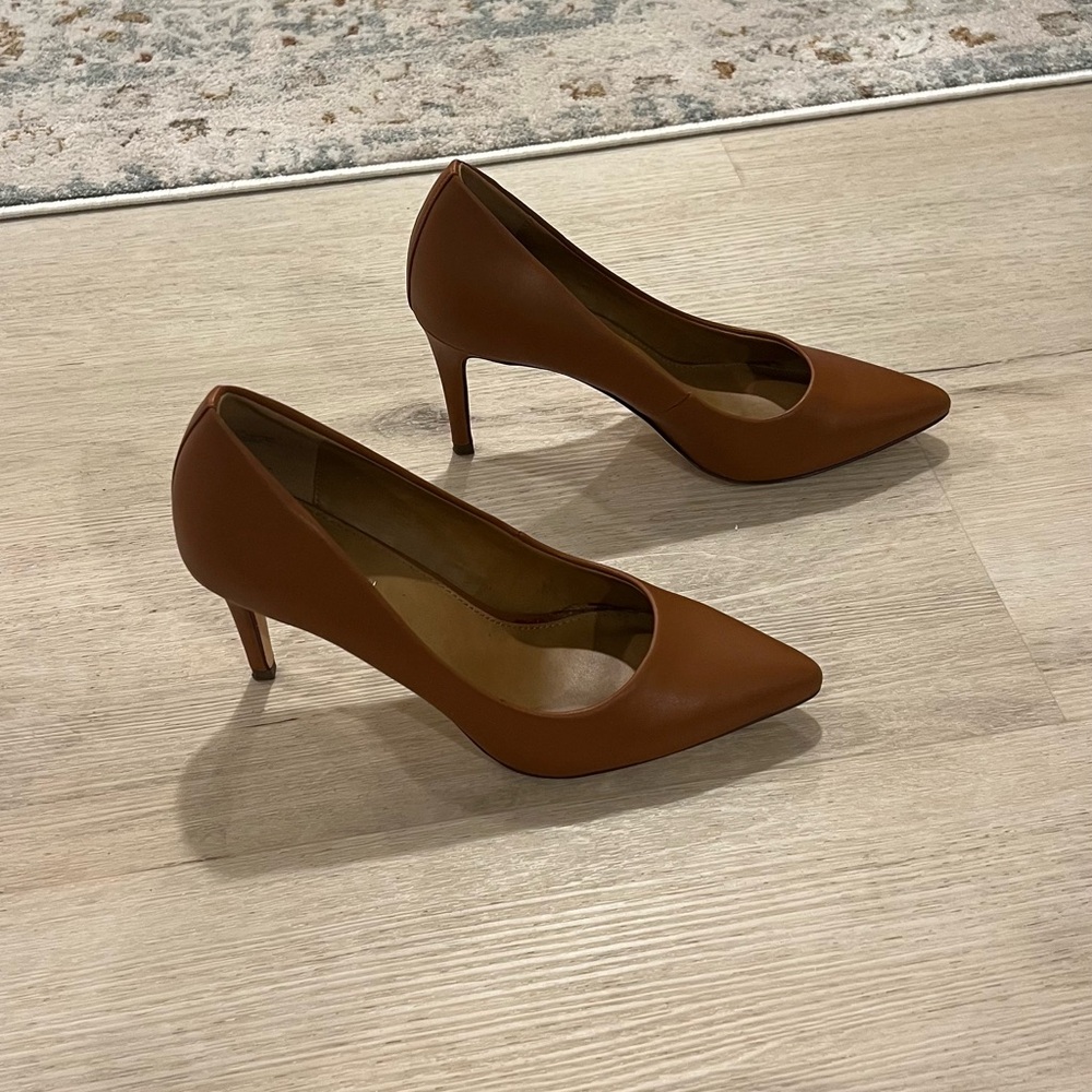 Classic Pointed-Toe Women's Pumps in Cognac Brown - Picture 2 of 5